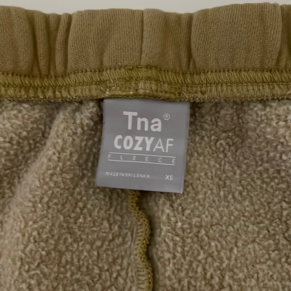 Aritzia Tna Cozy Fleece Perfect Hi-Rise 3" Sweatshort - Picture 3 of 5